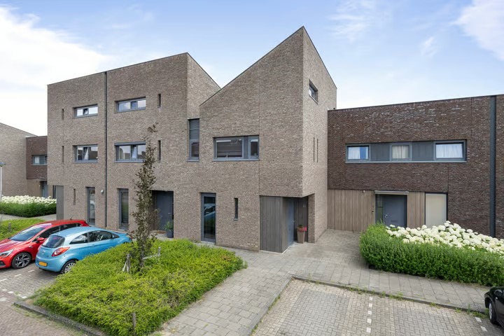 Tussenwoning Oranje Nassaustraat 12 in Rucphen