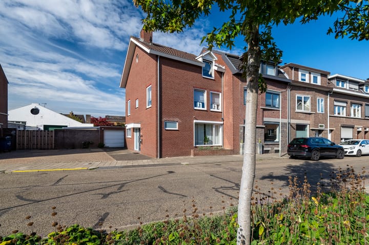Eengezinswoning, halfvrijstaande woning Baanstraat 138 Landgraaf