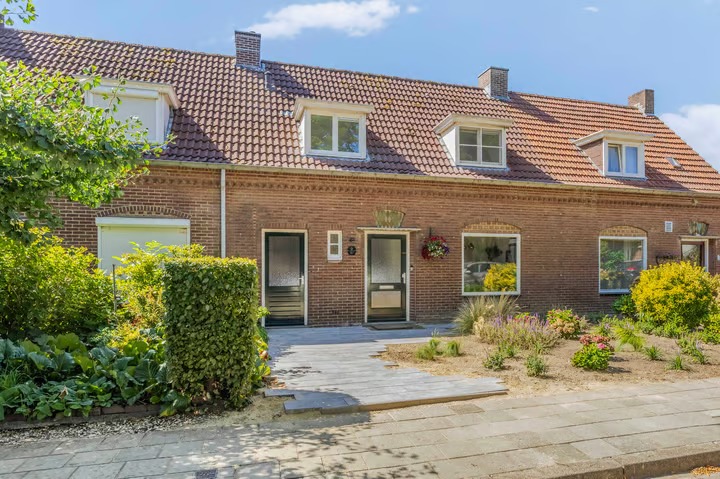 Tussenwoning Spoorstraat 9 Grubbenvorst