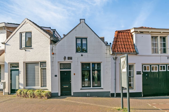 Eengezinswoning, halfvrijstaande woning Kerkstraat 45 Strijen