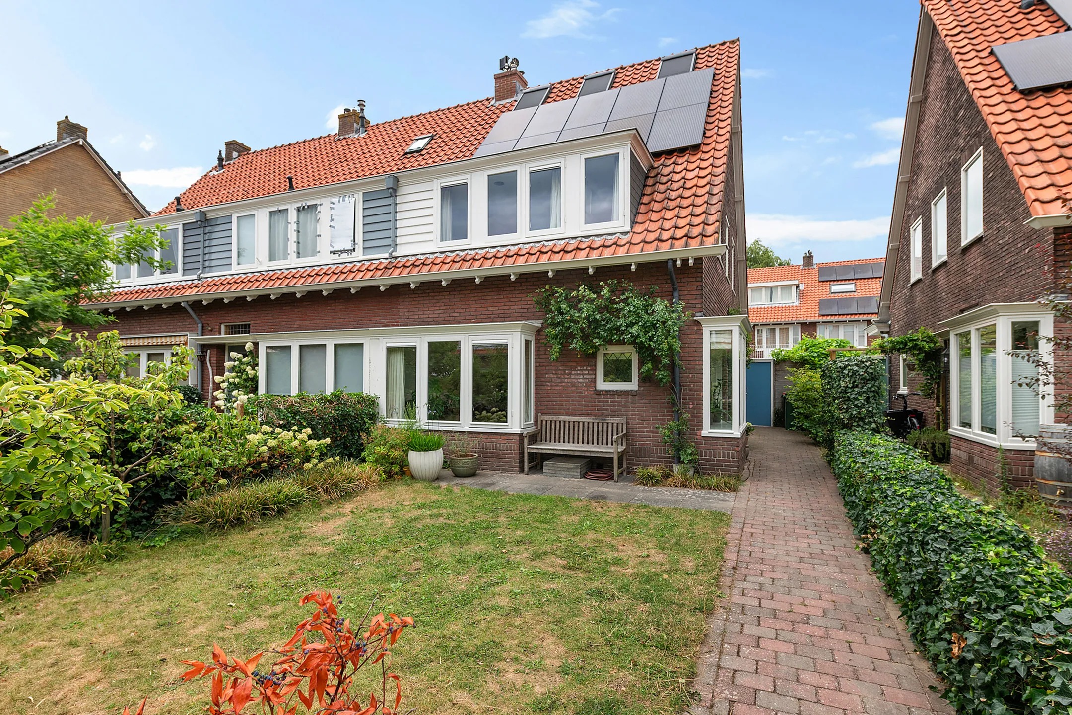 Hoekwoning Lambrecht van Dalelaan 33 in Haarlem