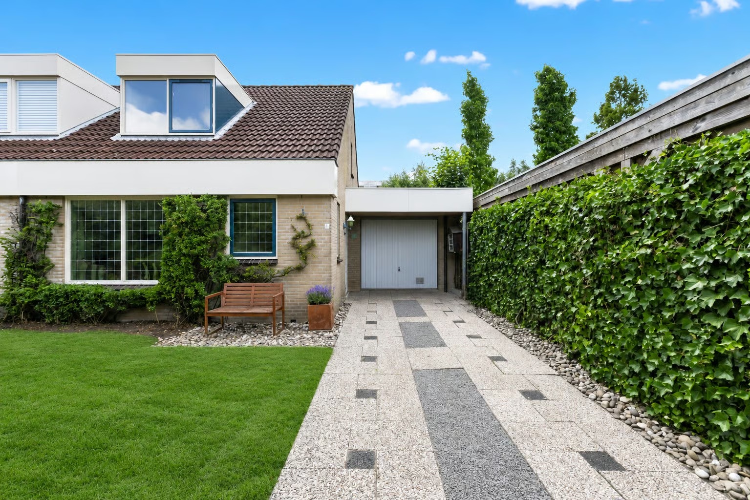 2-onder-1-kapwoning (semi-bungalow) Louise de Colignystraat 1 Pijnacker