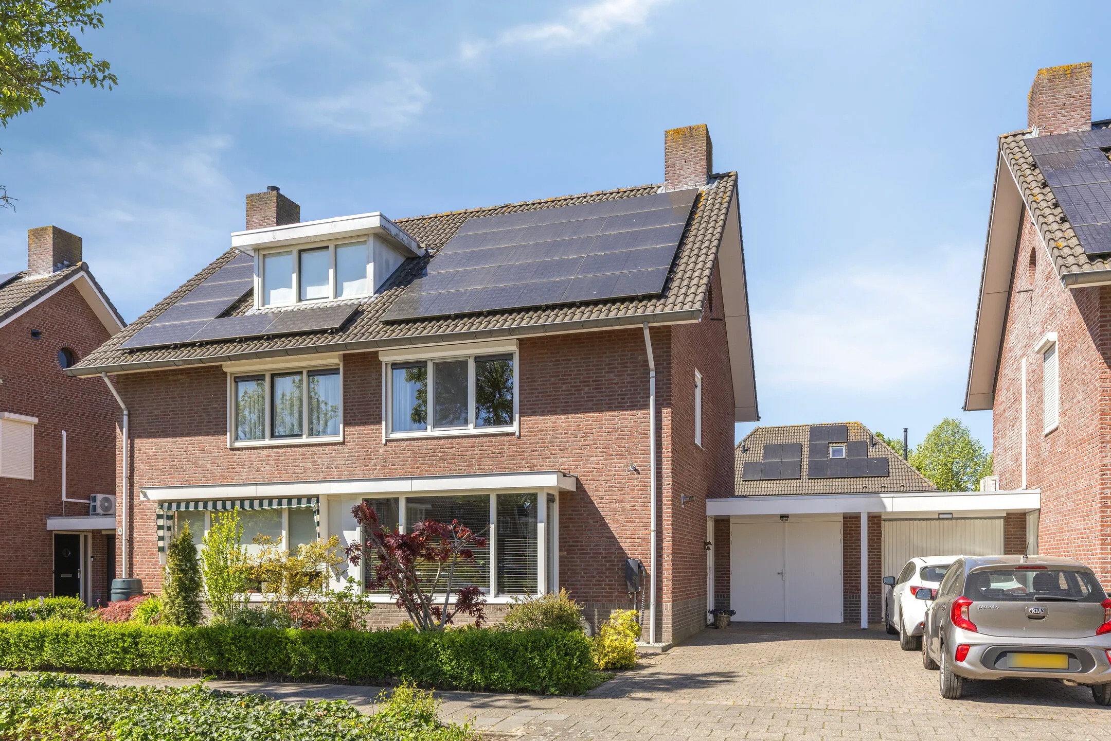2-onder-1-kapwoning Leeuwenborchweide 11 in Helmond
