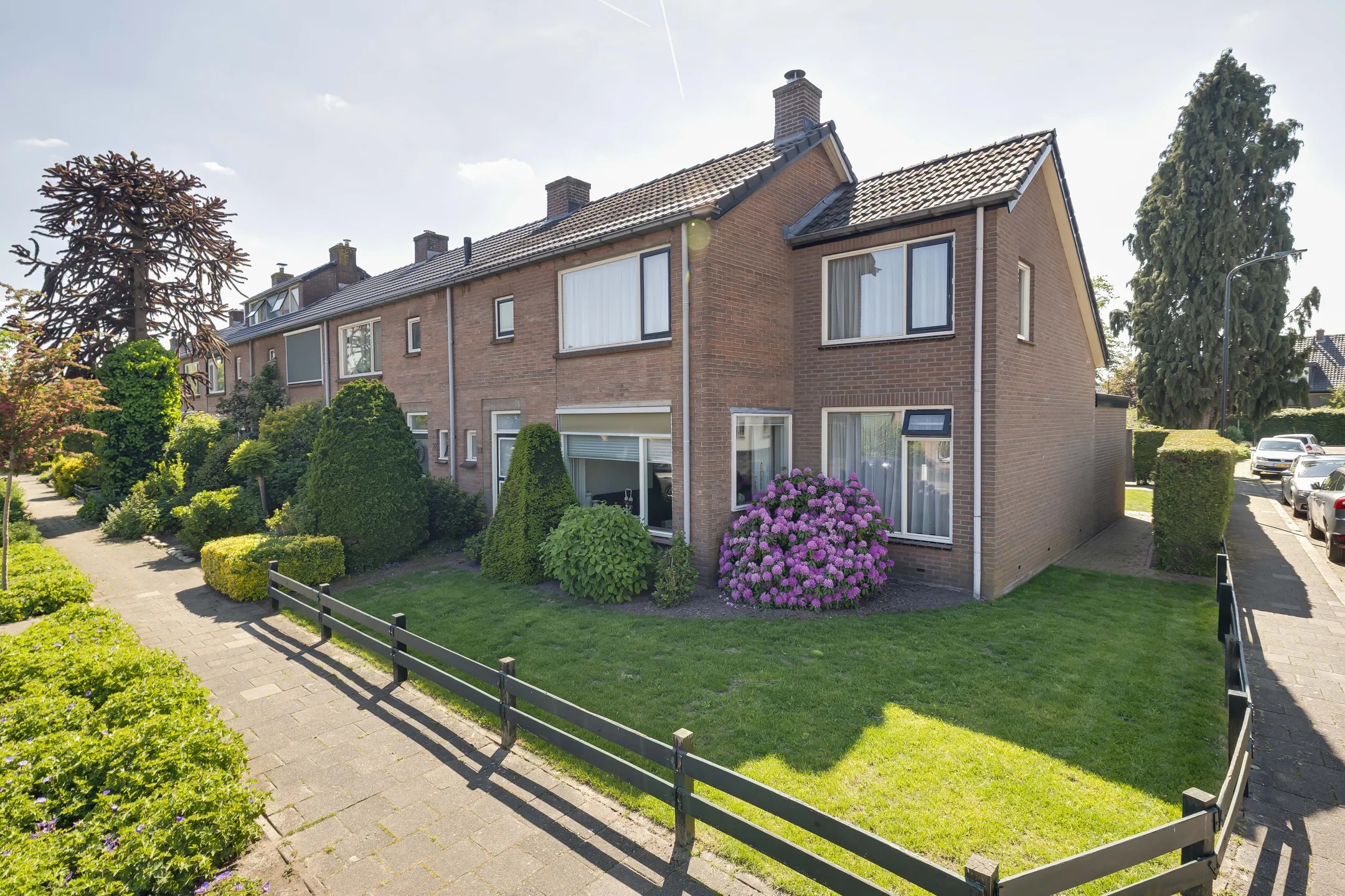 Hoekwoning Tienwoningenweg 28 in Apeldoorn