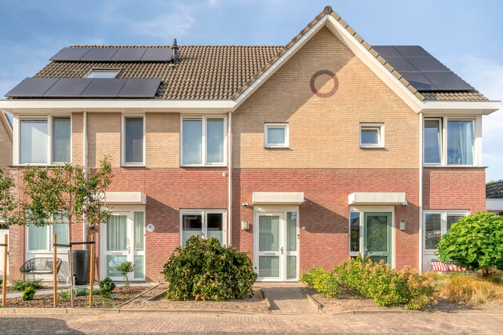 Eengezinswoning, tussenwoning Aan de Heerstraat 4 in Westerhoven