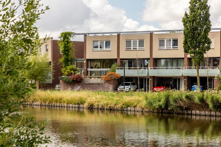 Tussenwoning Joop den Uyllaan 68 in Schiedam
