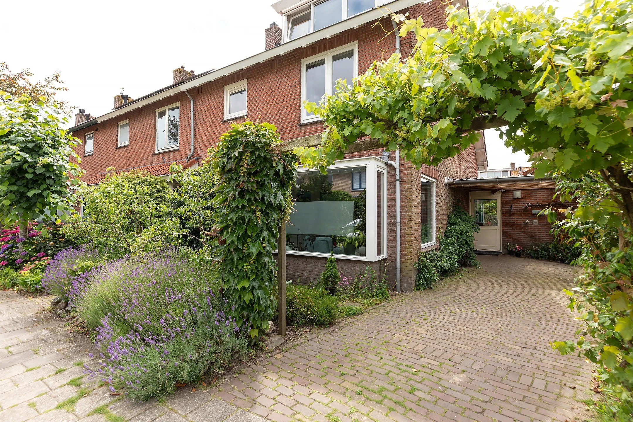 Hoekwoning van Mierislaan 2 in Loosdrecht