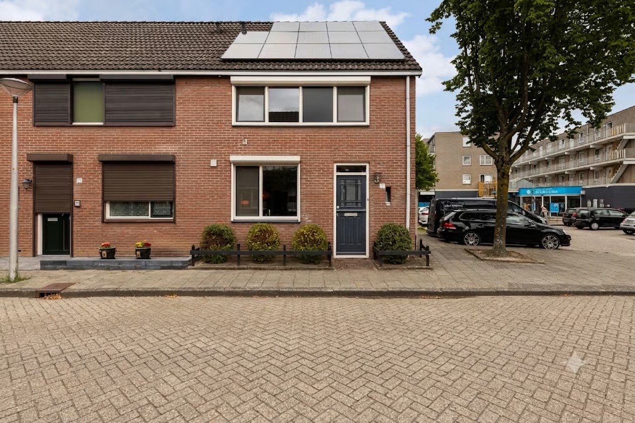 Hoekwoning Kemenadehoek 31 in Enschede