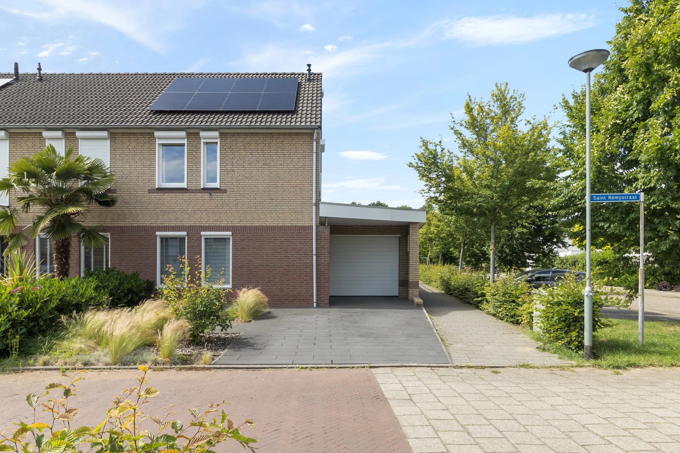 Hoekwoning Saint Rémystraat 2 in Bunde