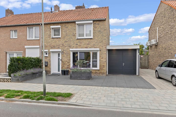 Eengezinswoning, hoekwoning Van Goudoeverstraat 58 in Geleen