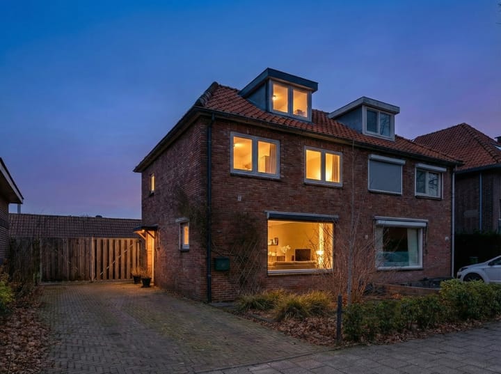 2-onder-1-kapwoning Krabbenbosweg 130 in Hengelo