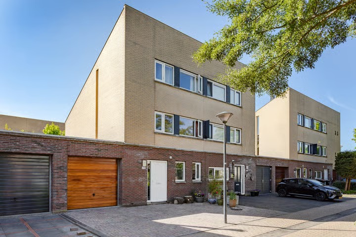 Geschakelde 2-onder-1-kapwoning Breitnerhof 216 Hoorn