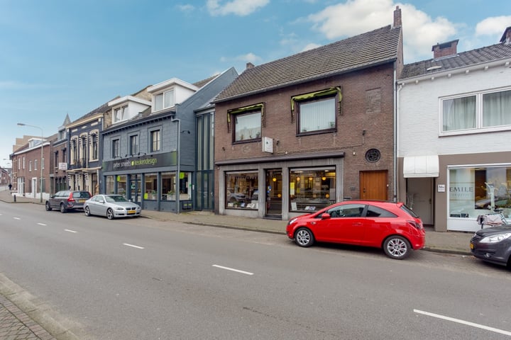 Eengezinswoning, geschakelde woning Dorpstraat 38 Maastricht