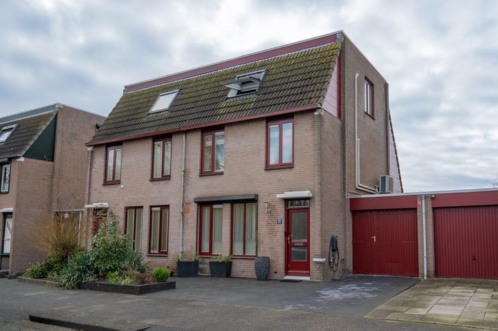 Geschakelde 2-onder-1-kapwoning Parklaan 33 in Spijkenisse