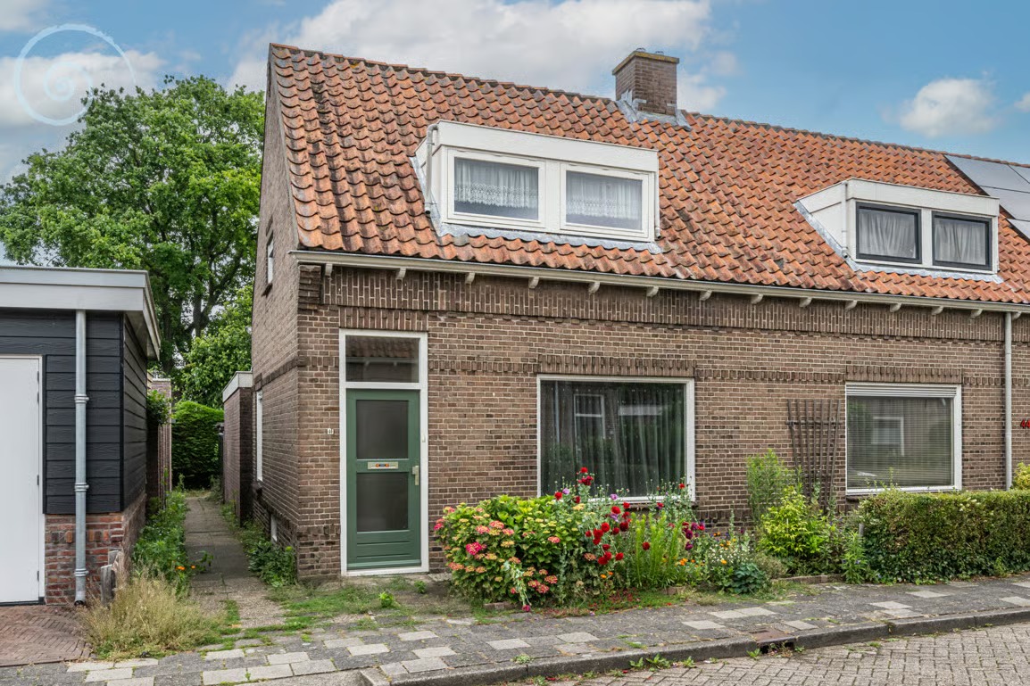 Hoekwoning Pieter Biggestraat 46 in Ooltgensplaat