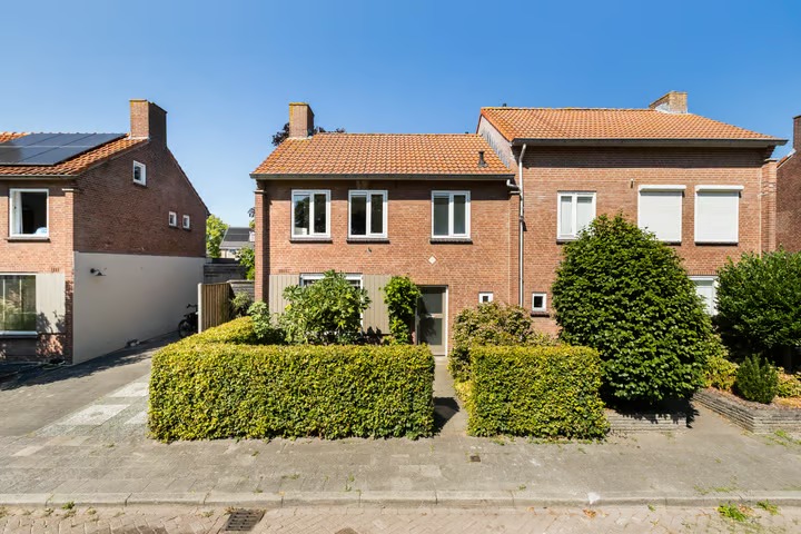 2-onder-1-kapwoning Frankenlaan 17 in Prinsenbeek