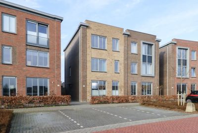 Eengezinswoning, 2-onder-1-kapwoning Tolhûswei 110 in Leeuwarden