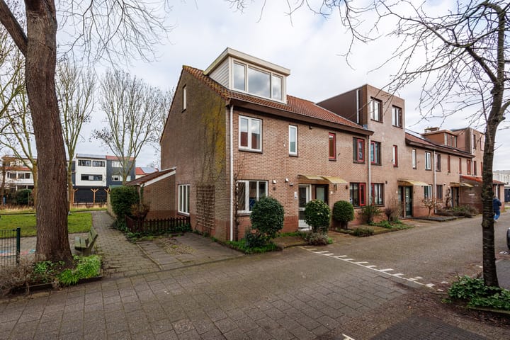 Hoekwoning Leeuweriklaan 14 in Delft