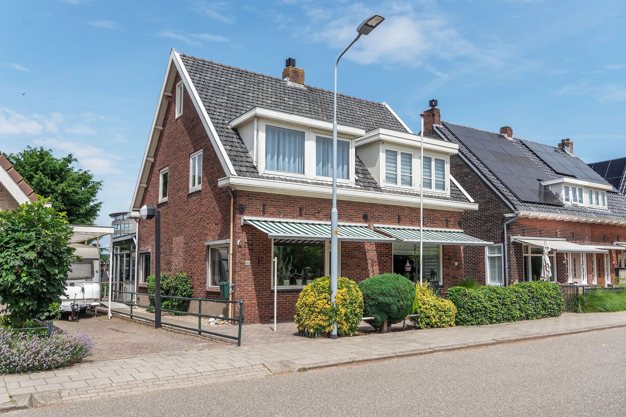 2-onder-1-kapwoning (dijkwoning) Aalsmeerderdijk 325 in Aalsmeerderbrug
