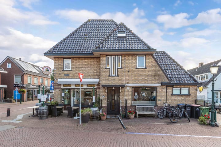 Eengezinswoning, 2-onder-1-kapwoning Middenweg 17 Huizen