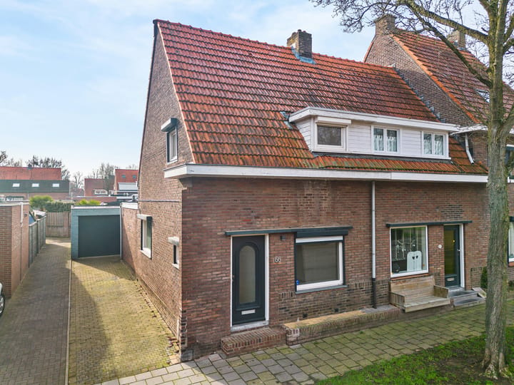 Hoekwoning Begoniasingel 66 in Geleen