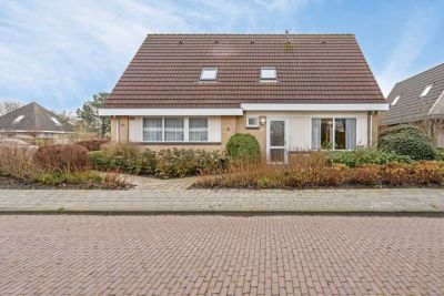 Eengezinswoning, vrijstaande woning Marten de Jongstrjitte 6 in Scharnegoutum