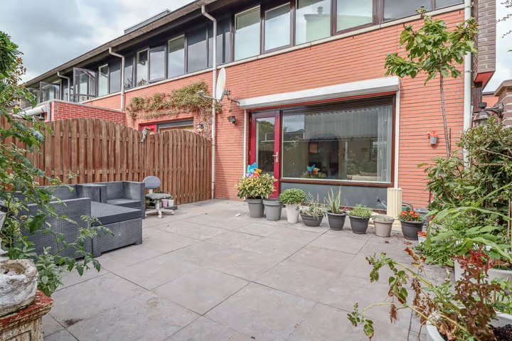 Hoekwoning (hofjeswoning) Pennyhof 18 in Amsterdam