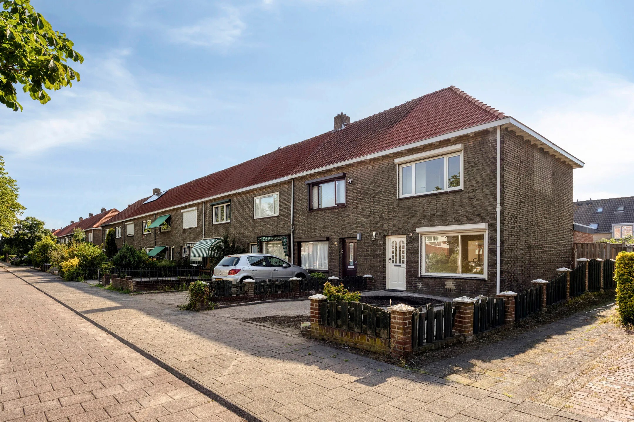 Hoekwoning Burgemeester van Houtlaan 40 in Helmond