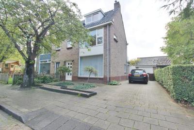 Eengezinswoning, 2-onder-1-kapwoning Doude van Troostwijkstraat 49 in Abcoude