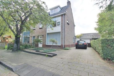 Eengezinswoning, 2-onder-1-kapwoning Doude van Troostwijkstraat 49 in Abcoude