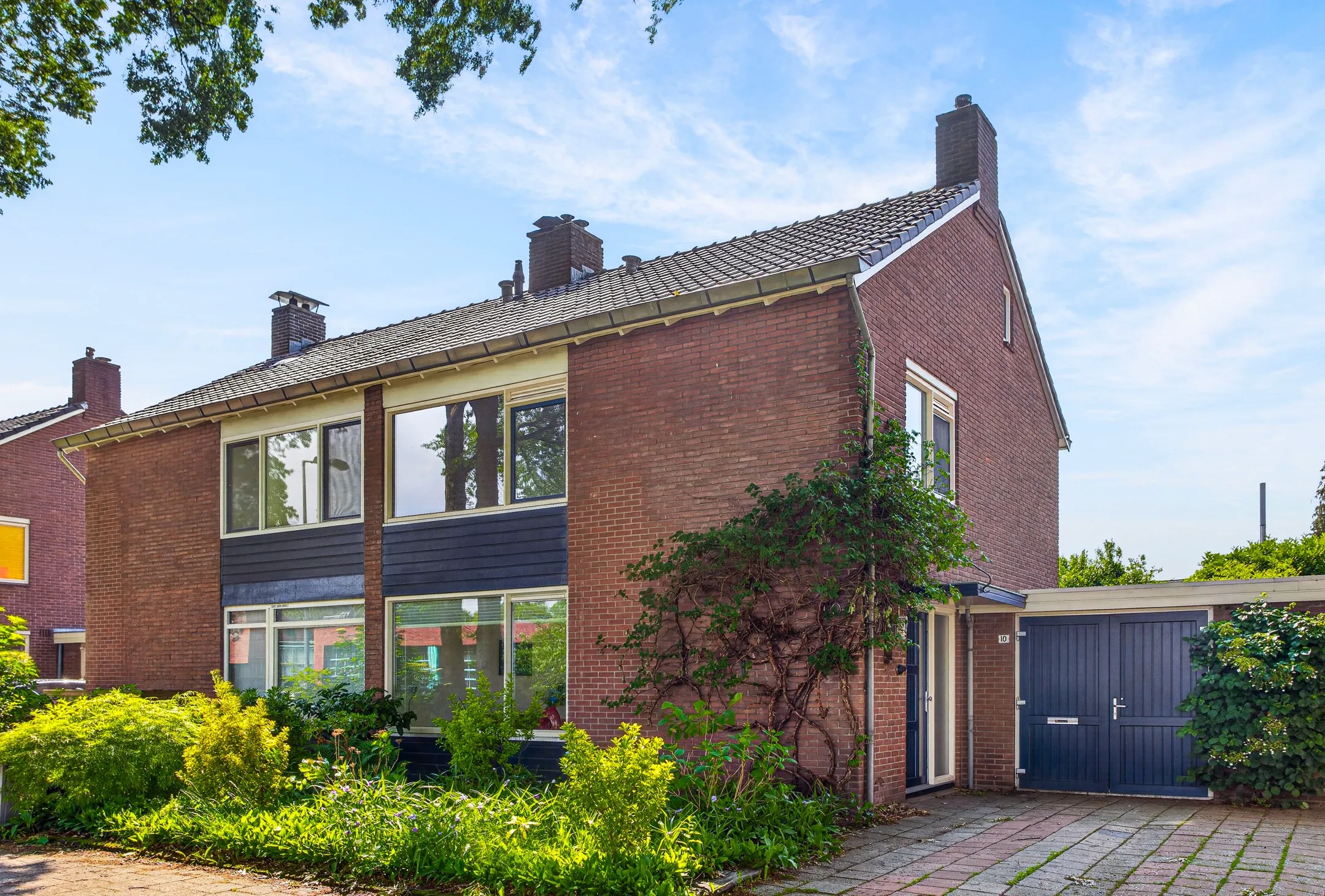 Geschakelde 2-onder-1-kapwoning Lijsterstraat 10 in Enschede