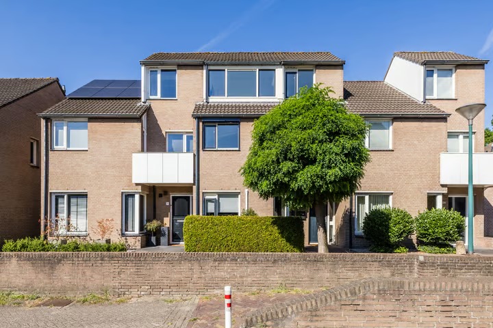 Tussenwoning Looiersveld 44 in Rijen