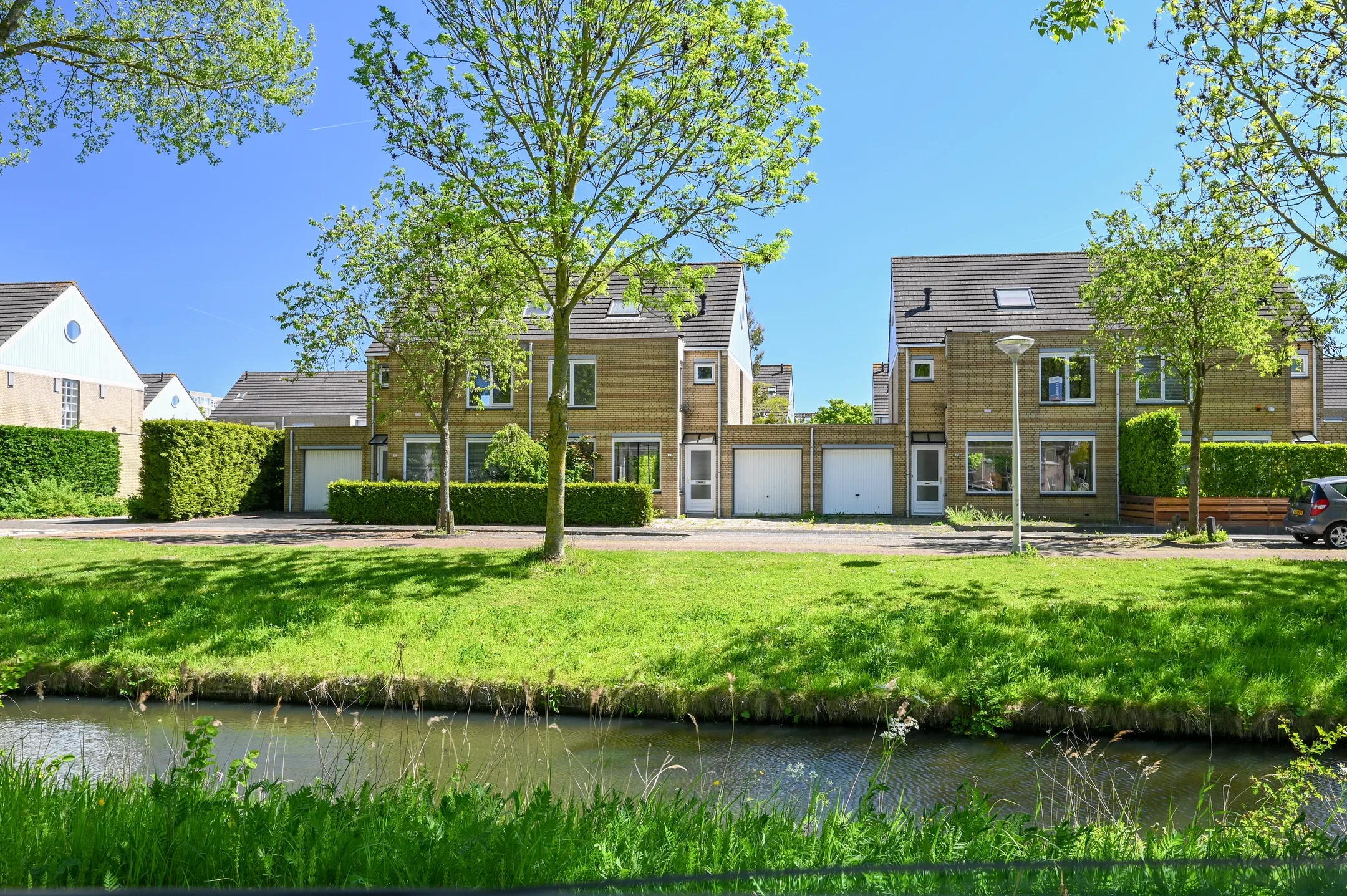 2-onder-1-kapwoning Suze Robertsonlaan 11 in Amstelveen