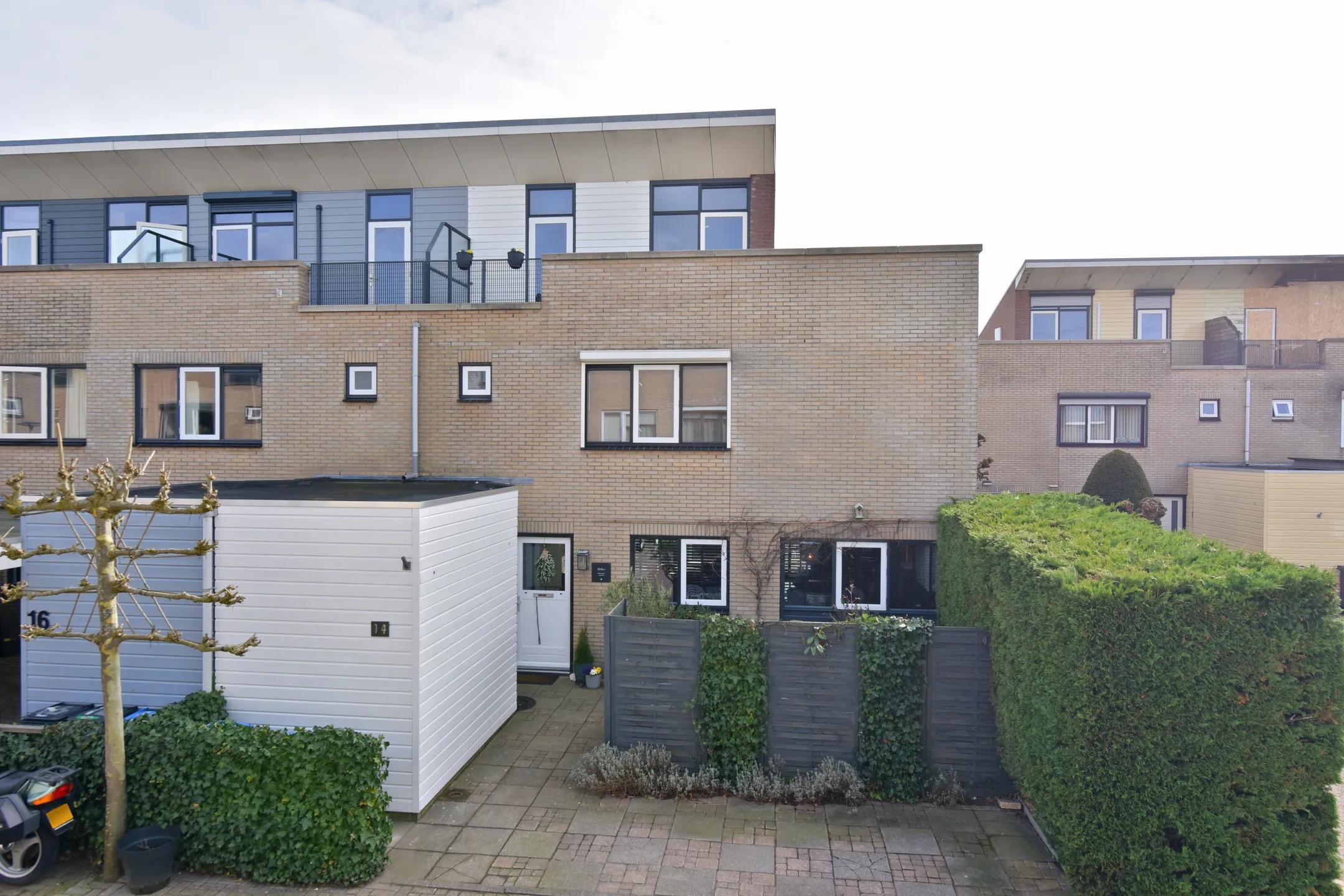 Hoekwoning Burgemeester Hermanslaan 14 in Hillegom