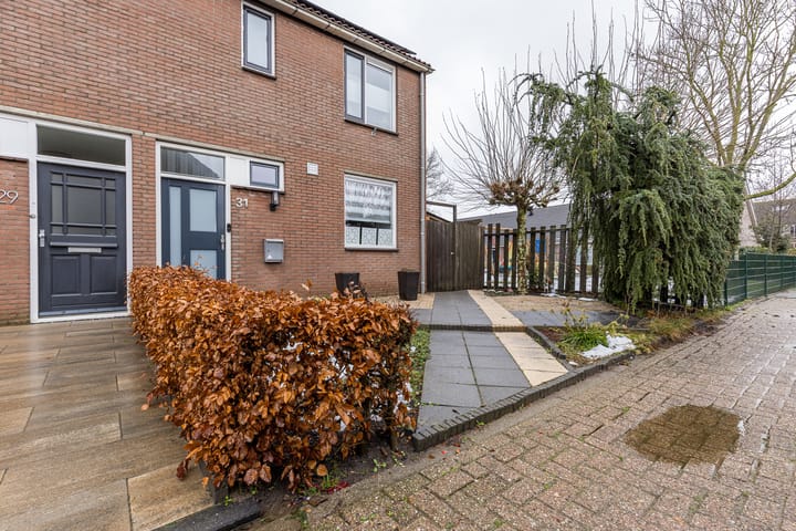 Hoekwoning Van Vollenhovenstraat 31 in Piershil