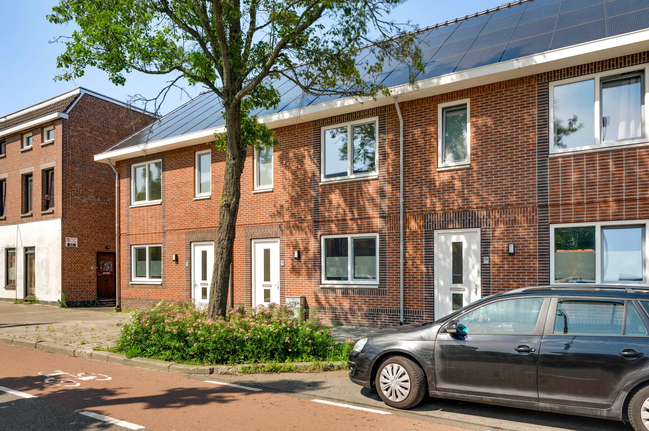 Tussenwoning Burg. Lemmensstraat 238 in Geleen