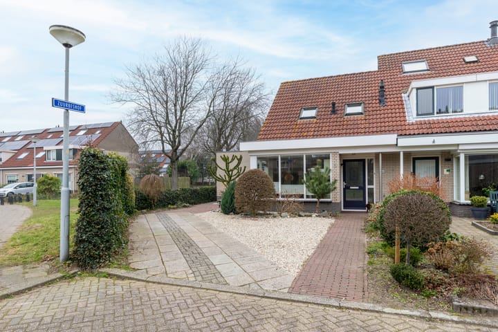 Hoekwoning Zuurbeshof 8 in Heemskerk