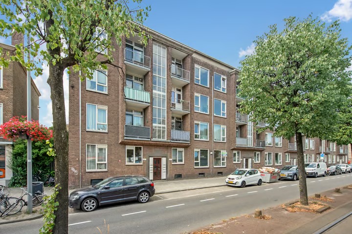 Portiekflat Schiedamseweg 254 D in Rotterdam