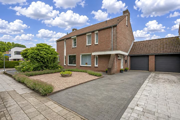 2-onder-1-kapwoning Onze Lieve Vrouweplein 28 in Voerendaal