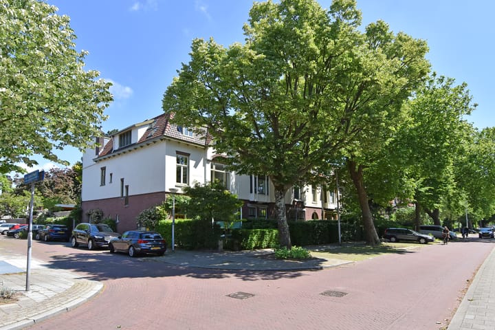 Herenhuis, hoekwoning Rotterdamseweg 99 in Delft