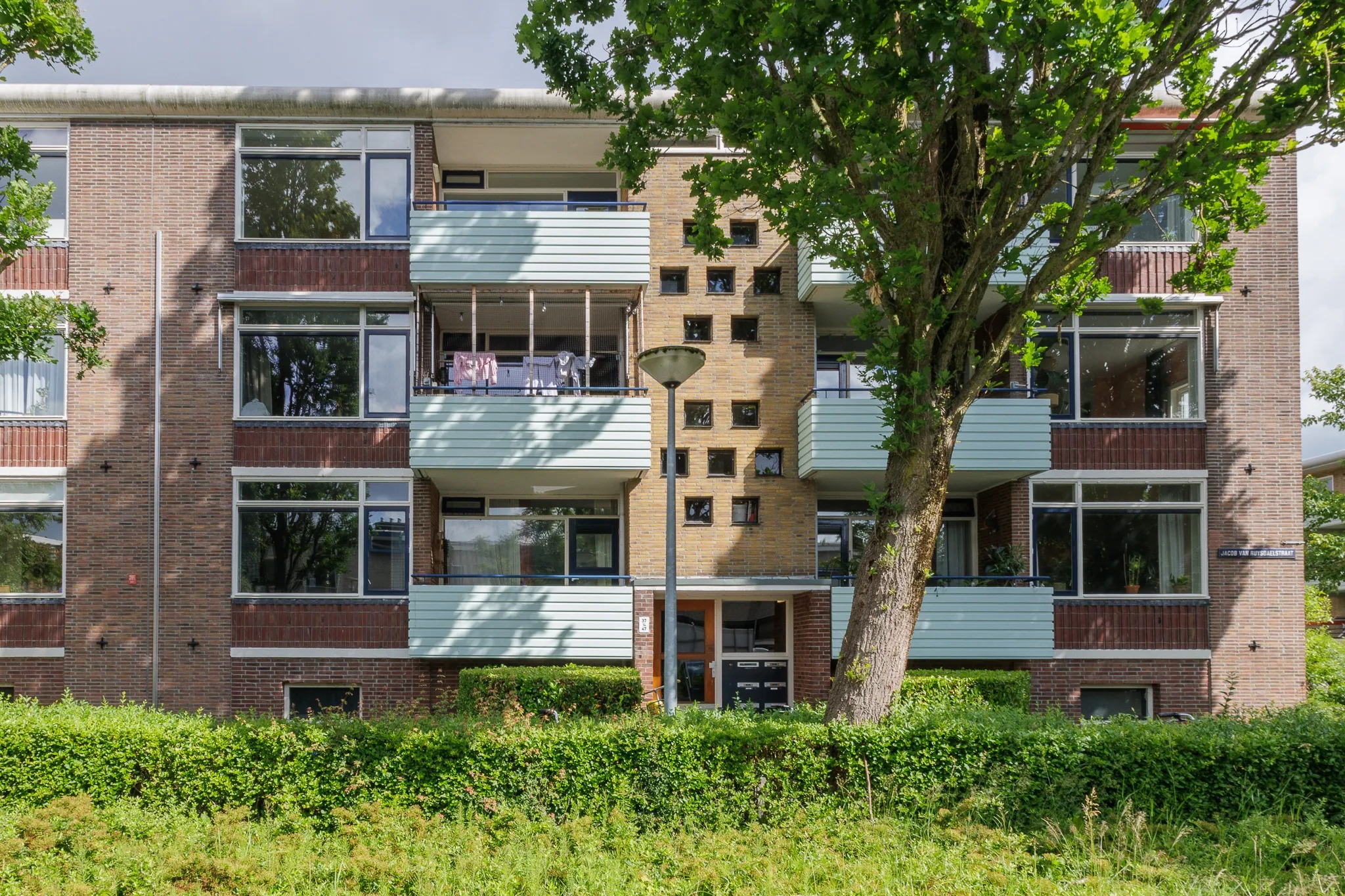Portiekflat Jacob van Ruysdaelstraat 43 in Groningen
