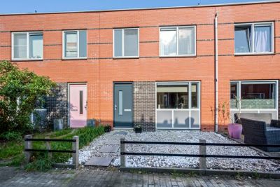 Tussenwoning Rheezerveld 10 in Nieuw-Vennep