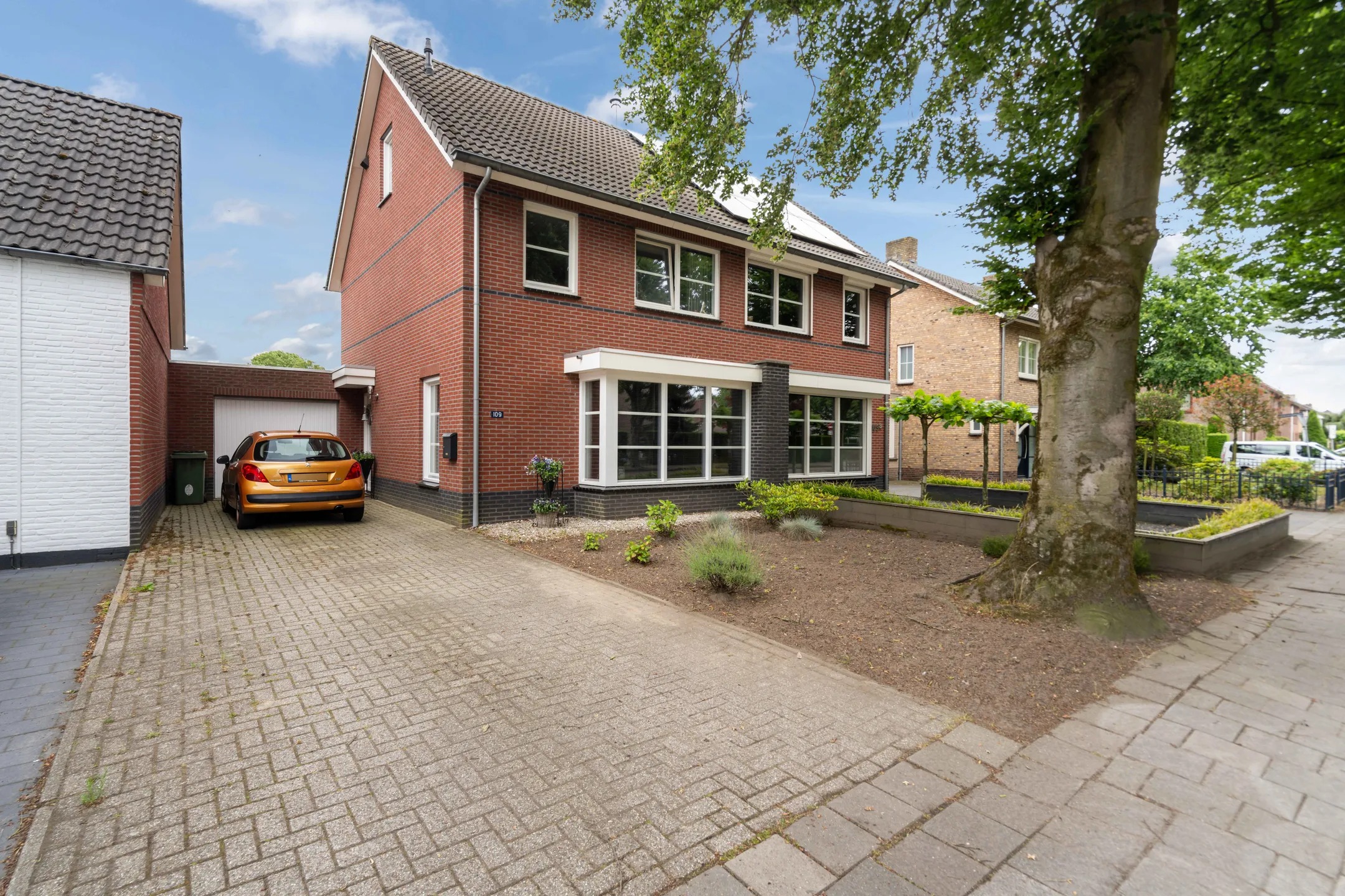 2-onder-1-kapwoning Maaseikerweg 109 in Weert