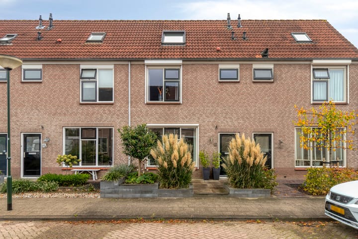 Tussenwoning Dahliastraat 29 in Nieuwendijk