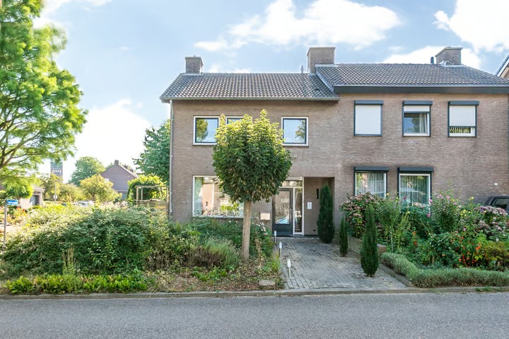 Halfvrijstaande woning Koster Jacobsstraat 23 in Schimmert