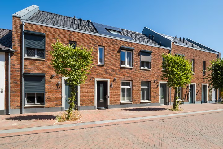 Tussenwoning Voorstraat 55 in Asperen