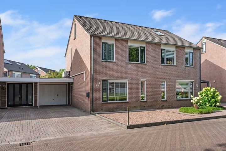 2-onder-1-kapwoning Zwaardvegersstraat 52 in Veendam