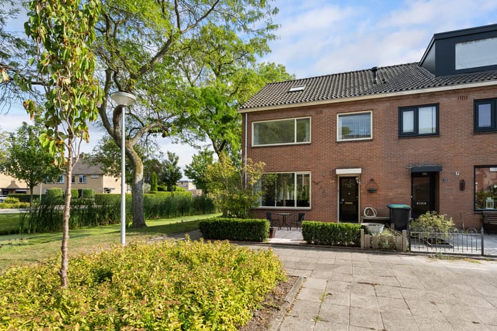 Eengezinswoning, hoekwoning Alblas 12 in Barendrecht