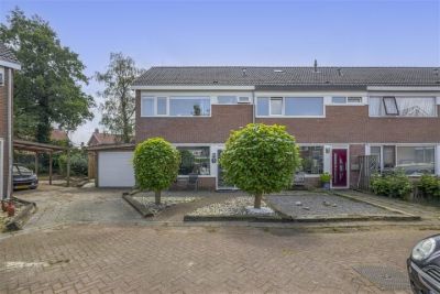 Eengezinswoning, hoekwoning Ring 30 in Oude Pekela