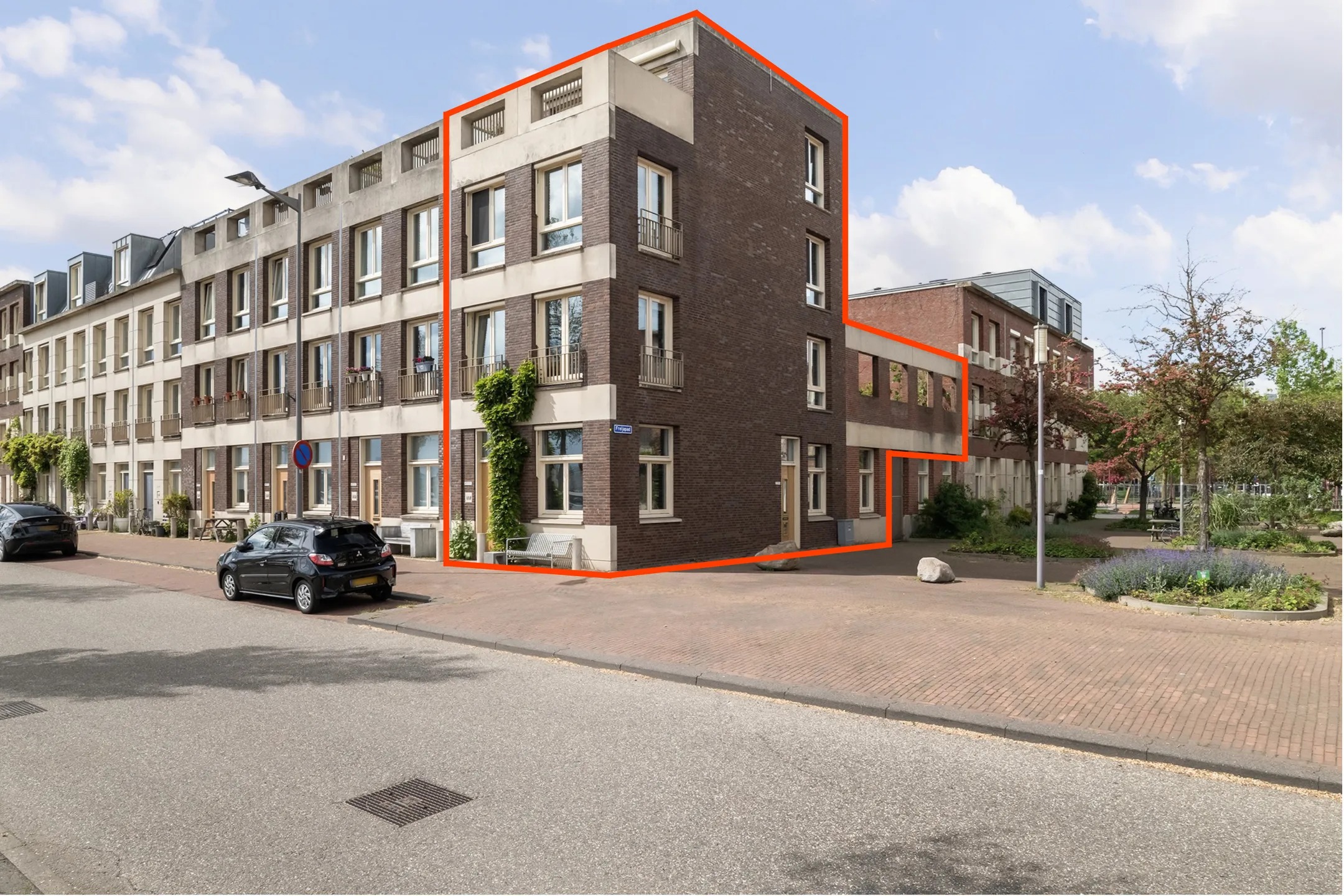 Hoekwoning Maashavenkade 117 in Rotterdam